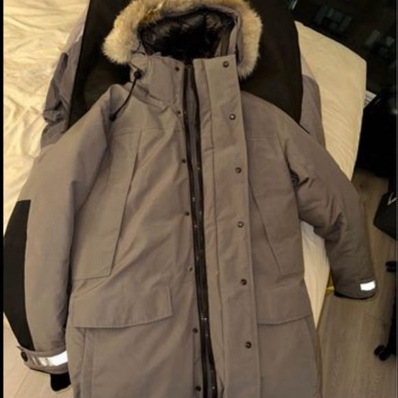 Canada Goose Parka Jacket - Picture 5 of 6